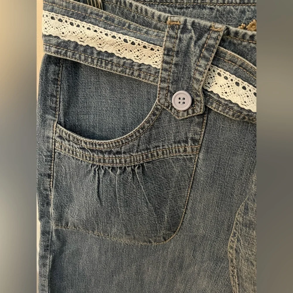 Kikit Y2K belted denim shorts with front & back pockets. NWT​